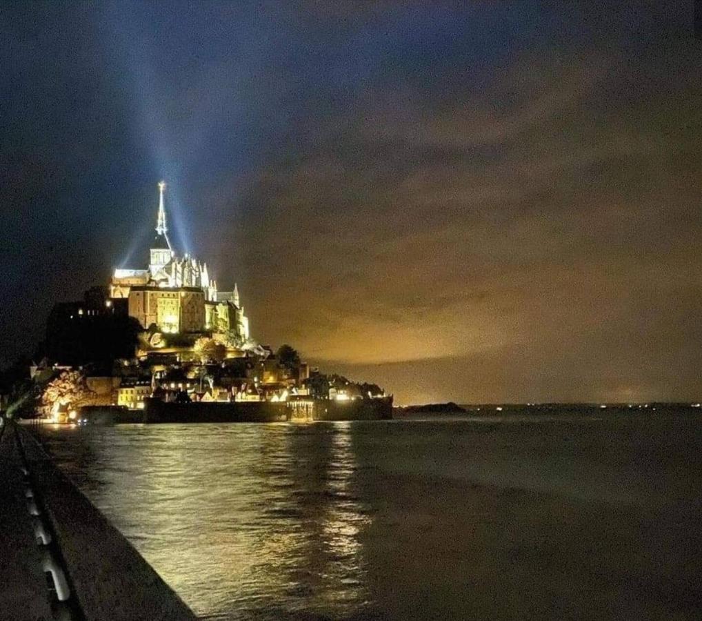 Le Petit Nid Du Mont Saint Michel Apartamento Pontorson Exterior foto