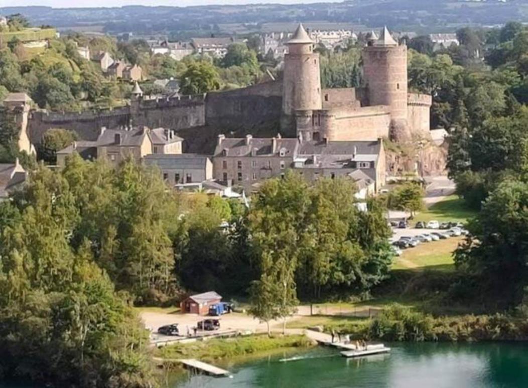 Le Petit Nid Du Mont Saint Michel Apartamento Pontorson Exterior foto